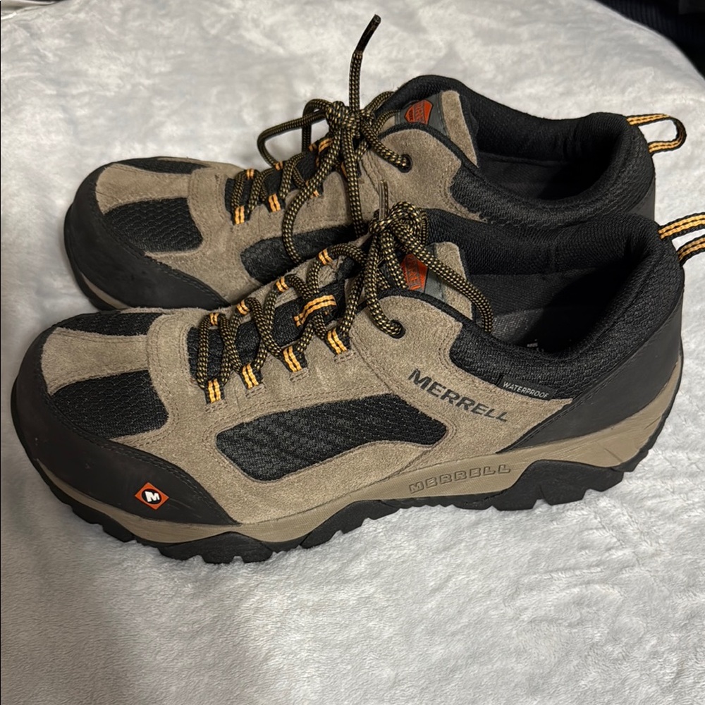 Merrell Black and Tan Athletic Shoes with Durable Design - Picture 2 of 5